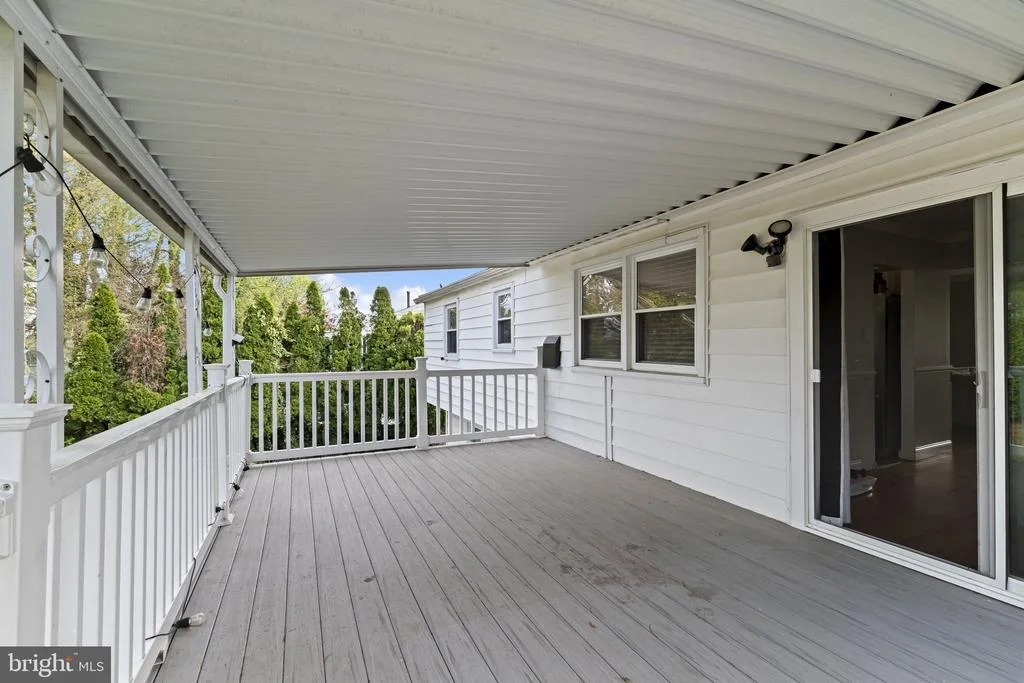 Photo of 111 E HEMMINGS WAY