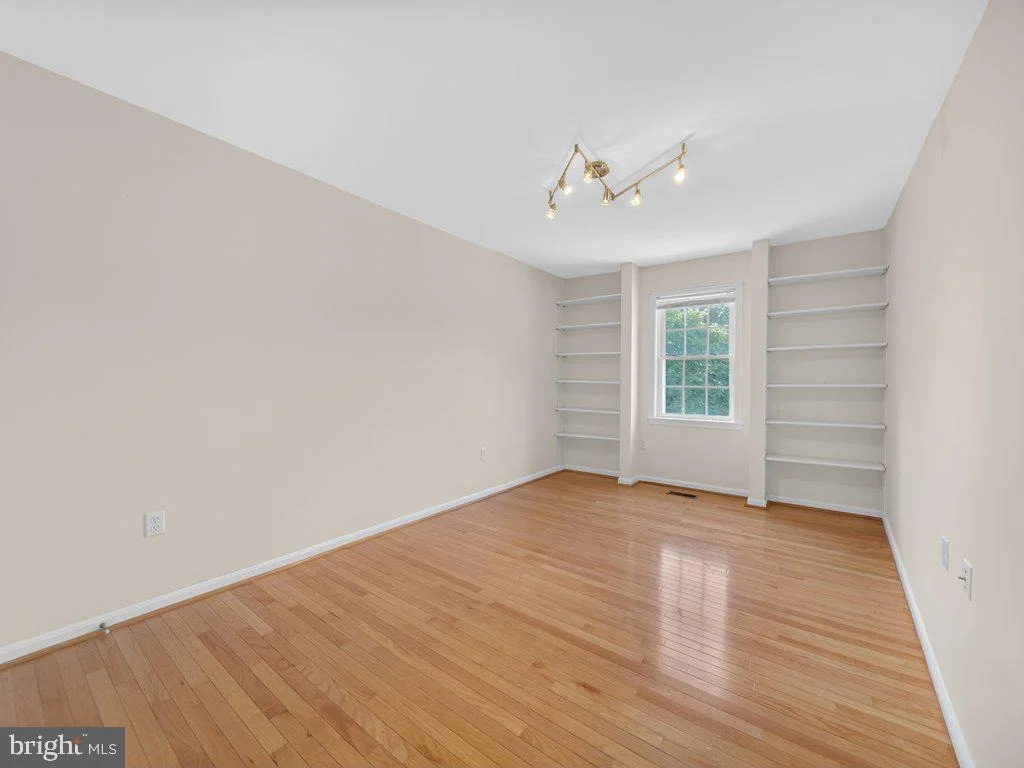Photo of 9290 BAKER STREET
