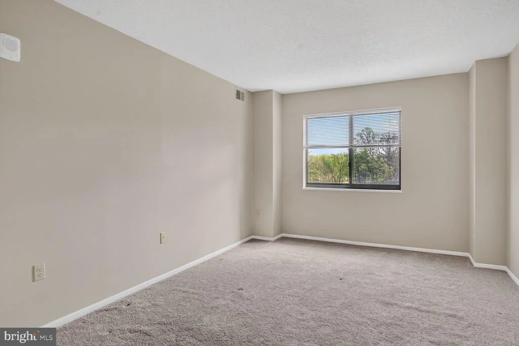 Photo of Unit 3521 at 15115 INTERLACHEN DRIVE