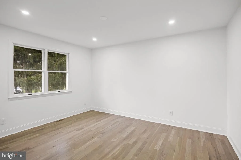 Photo of 719 KETTLE RUN ROAD