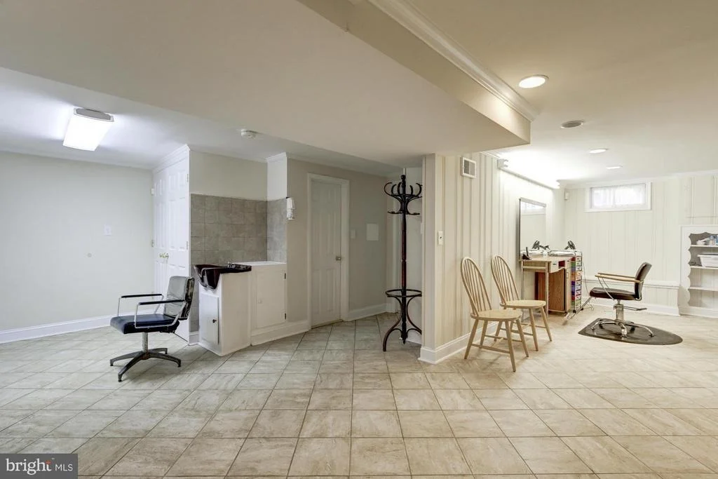 Photo of 1305 OAKVIEW DRIVE