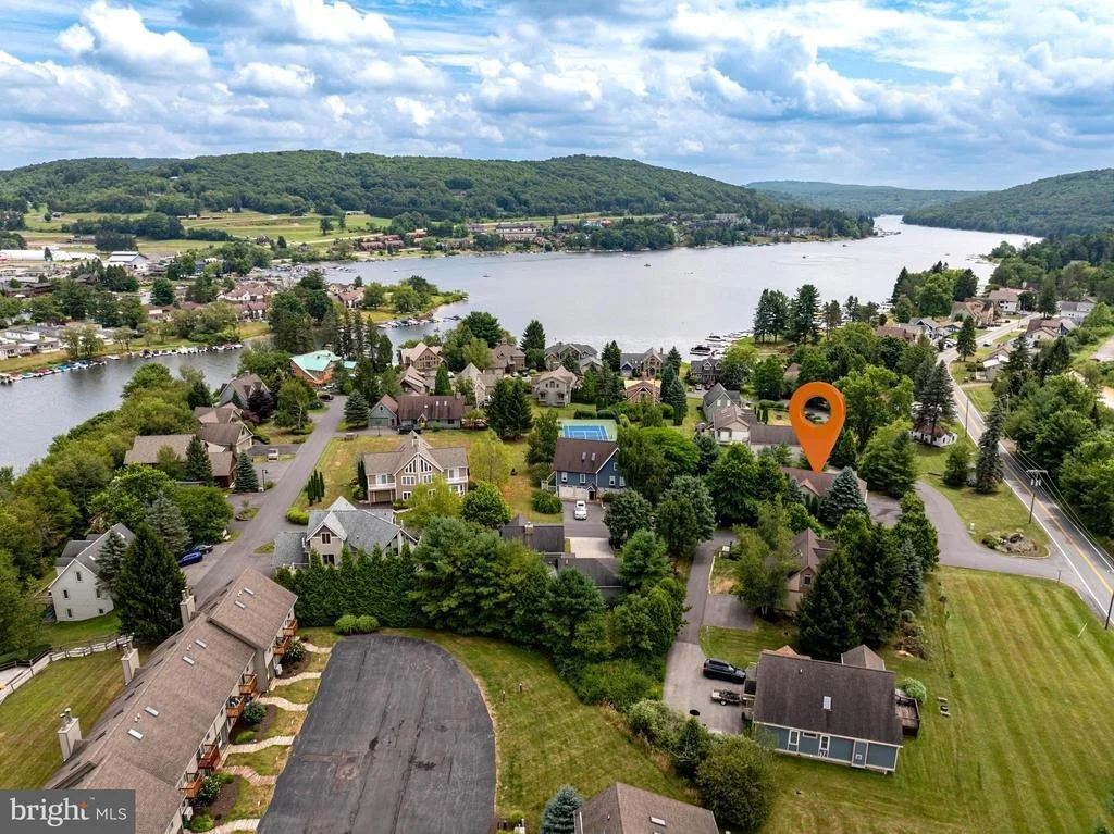 Photo of 305 LAKE POINTE DRIVE