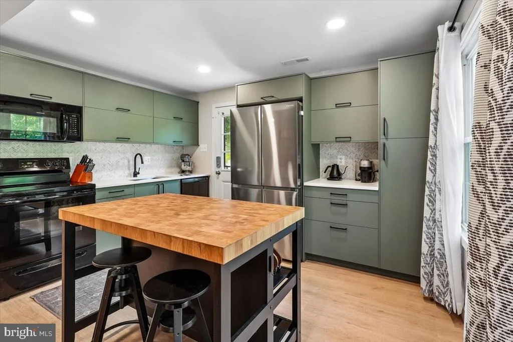 Photo of 613 WEST DRIVE