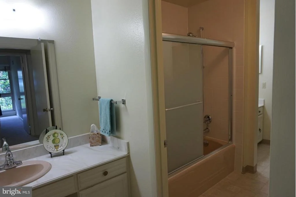 Photo of Unit 702D at 3350 GLENEAGLES DRIVE