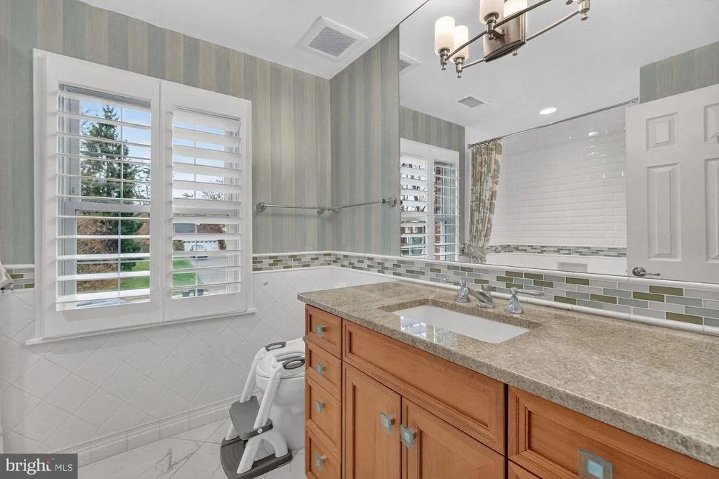 Photo of 1205 SUFFIELD DRIVE