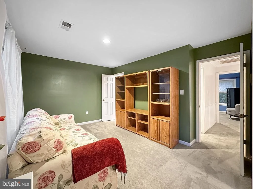 Photo of 325 SOAPSTONE LANE