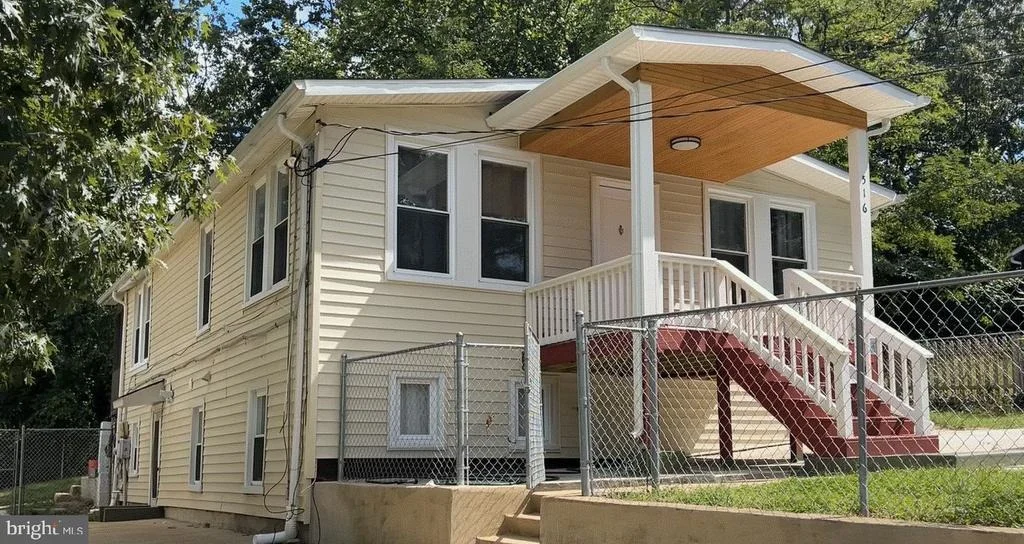 Photo of 516 MENTOR AVENUE