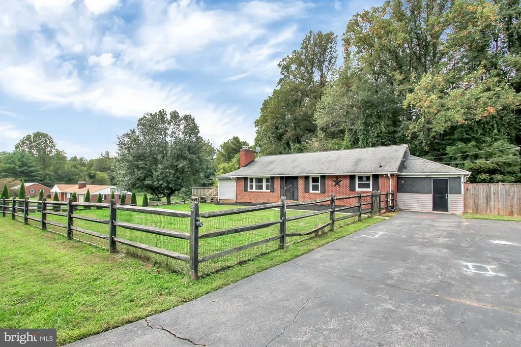 Photo of 2506 CRESTVIEW DRIVE