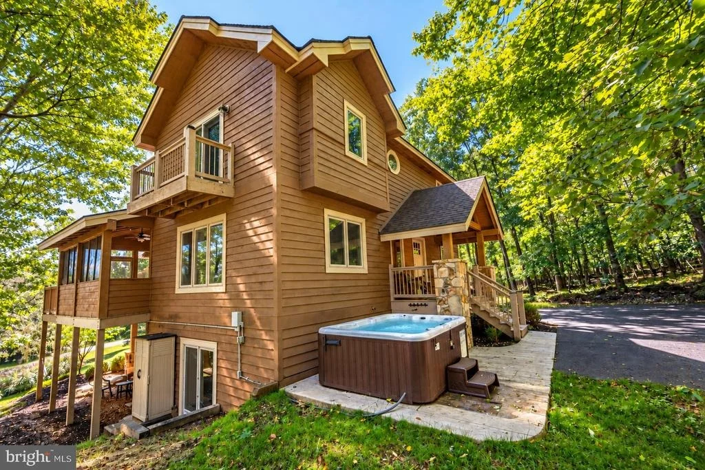 Photo of 431 MOUNTAINTOP ROAD