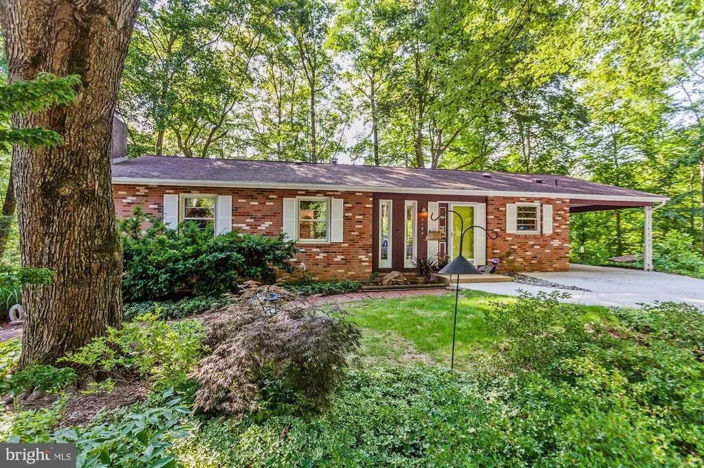 Photo of 7104 HADLOW COURT