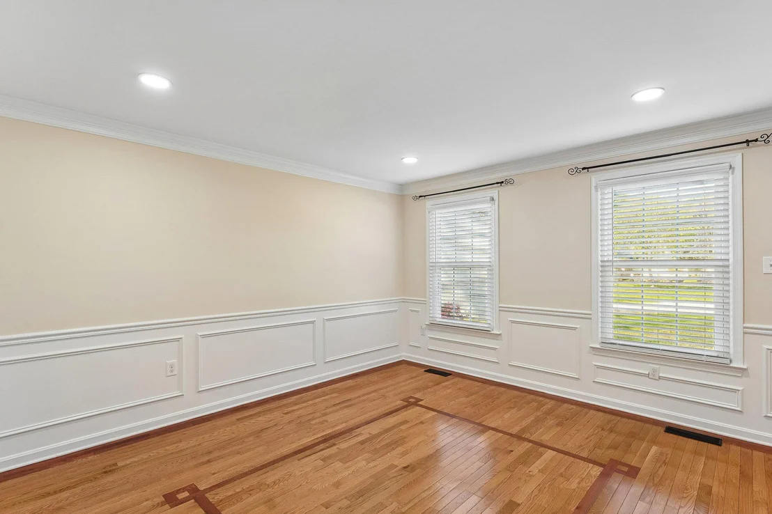 Photo of 8600 VALLEY DR