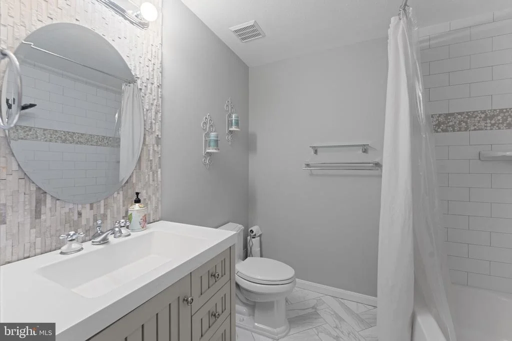 Photo of 6099 RIVER FOREST DRIVE