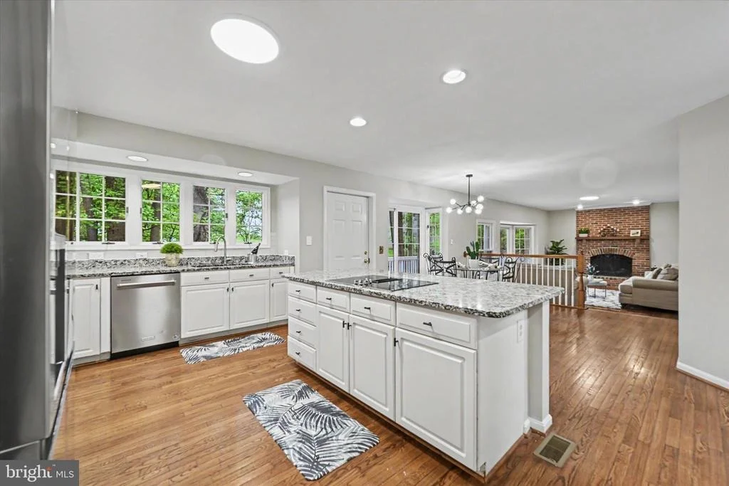 Photo of 8033 CREST ROAD