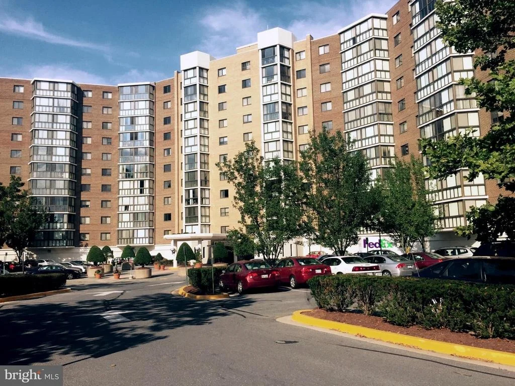 Photo of Unit 41003 at 15100 INTERLACHEN DRIVE