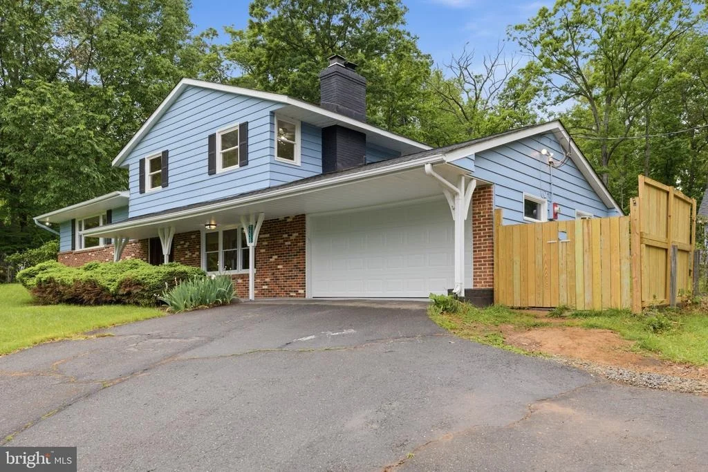 Photo of 7338 STUART CIRCLE