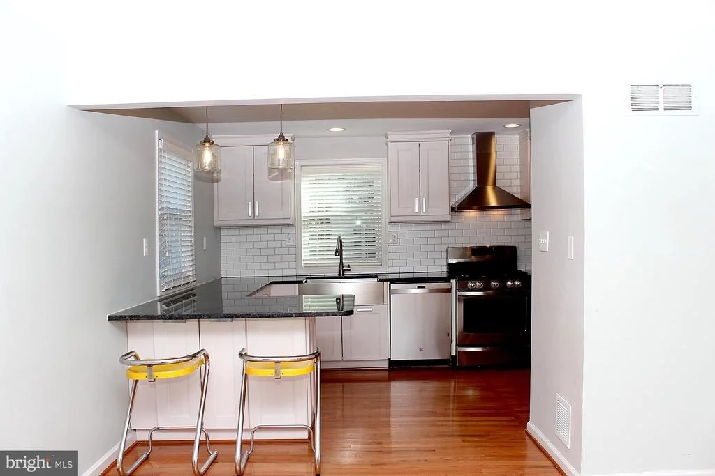 Photo of 719 MAPLETON ROAD