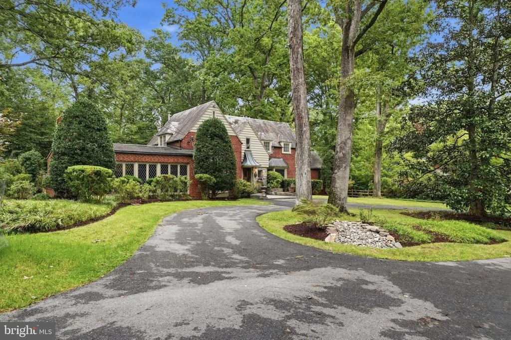 Photo of 10601 SWEETBRIAR PARKWAY