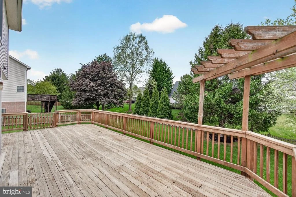 Photo of 2094 E GREENLEAF DRIVE