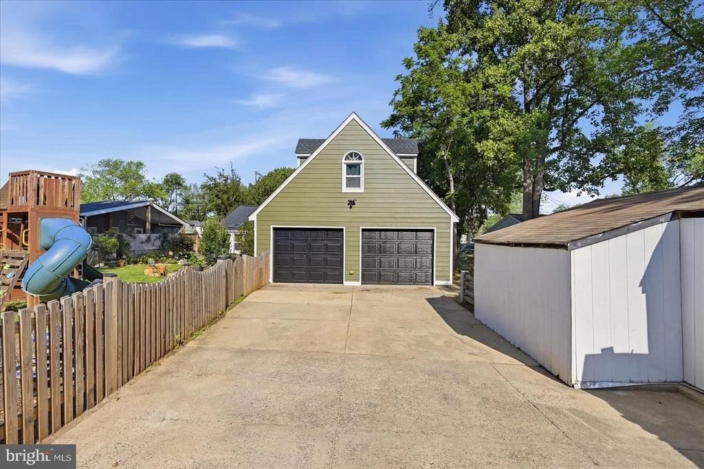 Photo of 7423 ALBEMARLE DRIVE