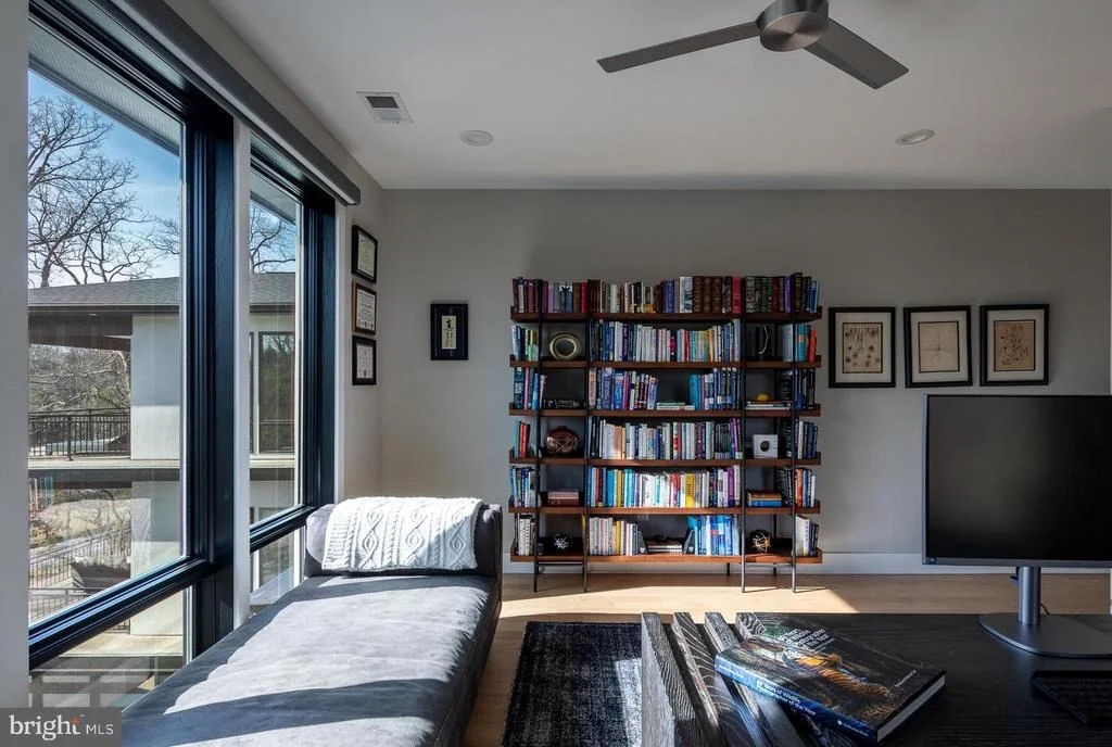 Photo of 6884 CHURCHILL ROAD