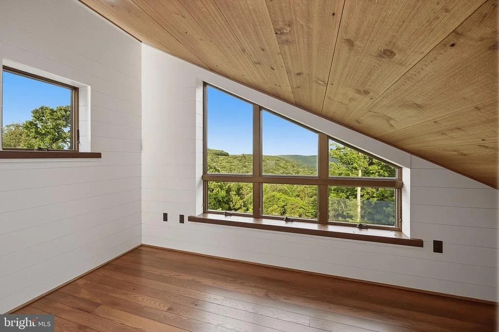 Photo of 415 NAZELROD ROAD
