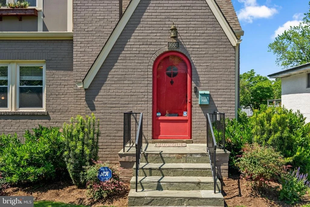 Photo of 9504 BILTMORE DRIVE
