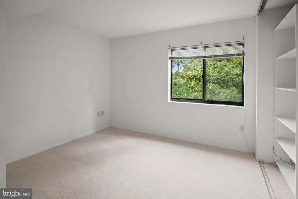 Photo of Unit 1618 at 15101 INTERLACHEN DRIVE