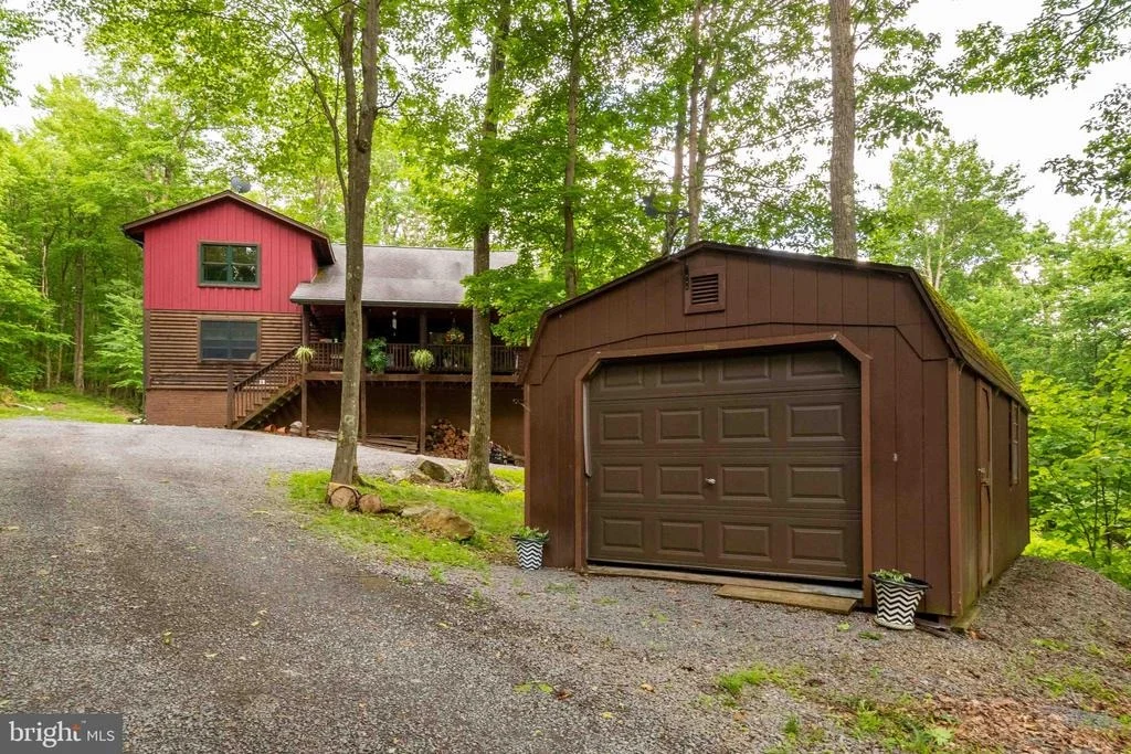 Photo of 995 BETTS LANE
