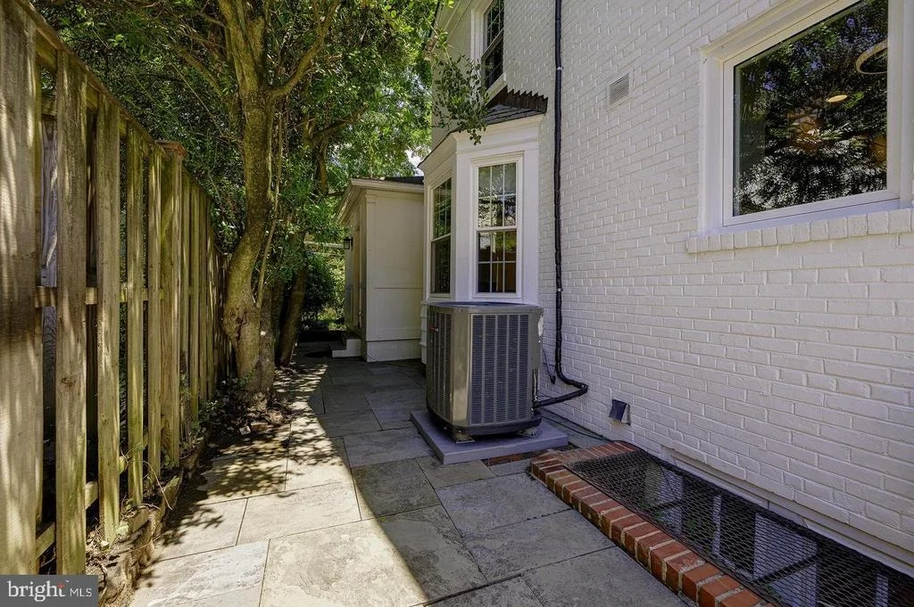 Photo of 3905 LAIRD PLACE