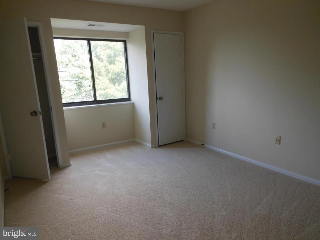 Photo of Unit 3614 at 15115 INTERLACHEN DRIVE