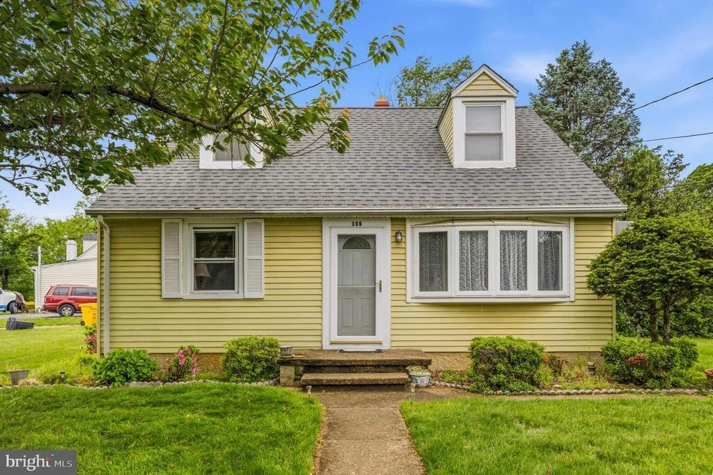 Photo of 306 CLIFTON AVENUE
