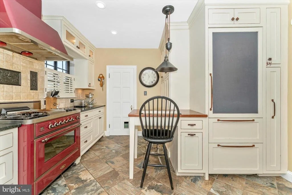Photo of 402 W 2ND STREET