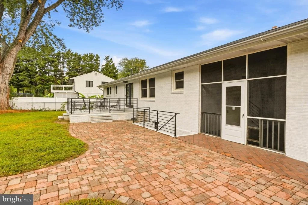 Photo of 109 SUNSET DRIVE