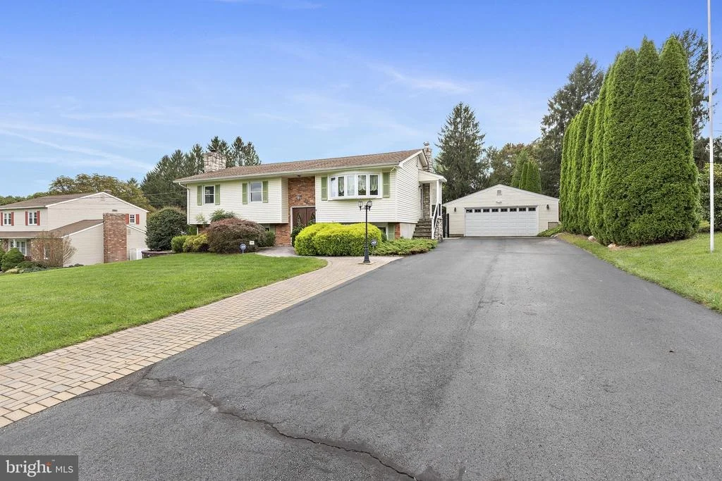 Photo of 1404 RYAN ROAD