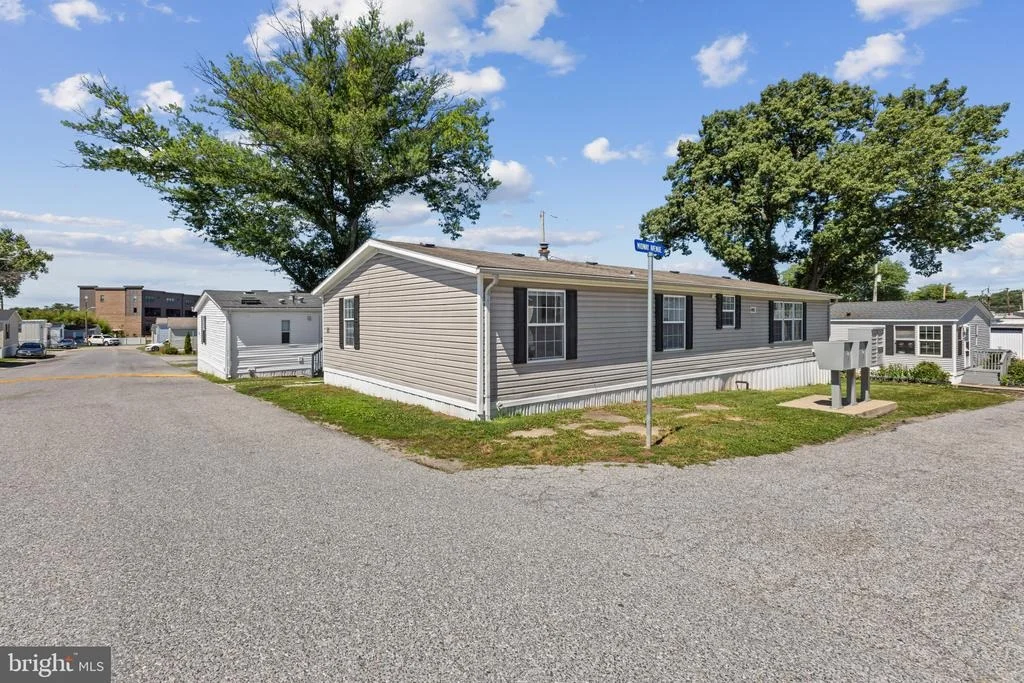 Photo of 43 MIDWAY AVENUE