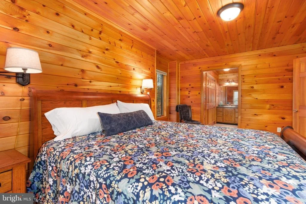 Photo of 925 PINE TREE POINT ROAD