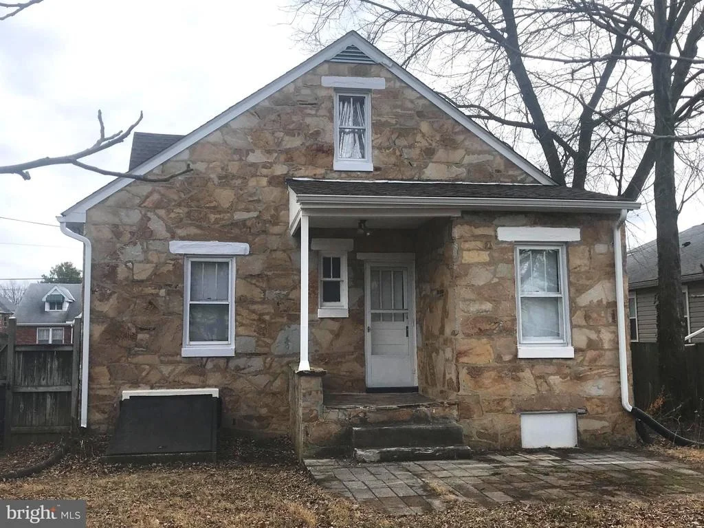 Photo of 915 MOTTER PLACE