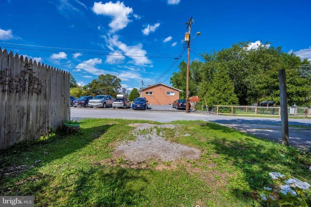 Photo of 323 W 7TH STREET