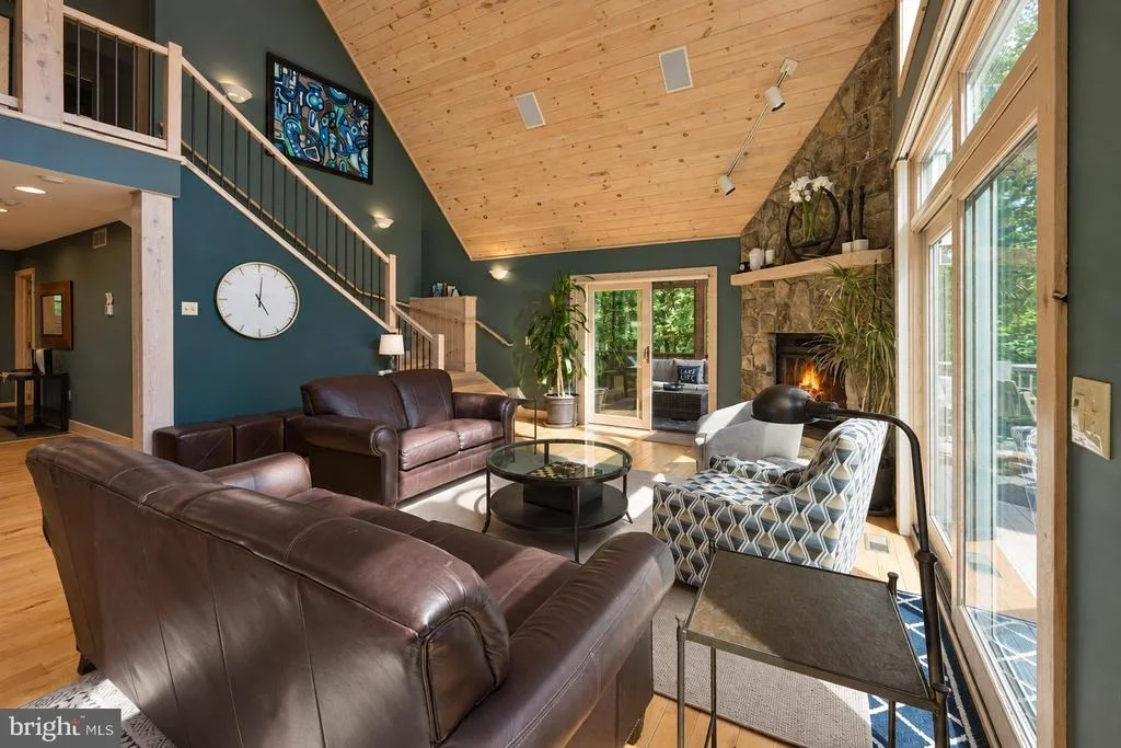 Photo of 431 MOUNTAINTOP ROAD
