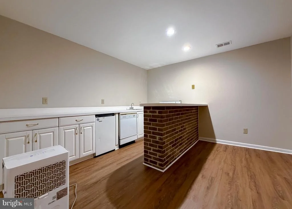 Photo of 8425 MAUSEN LANE