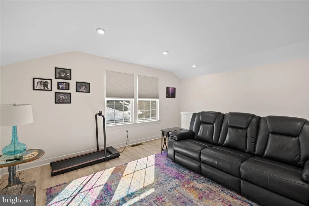 Photo of 37333 KESTREL WAY