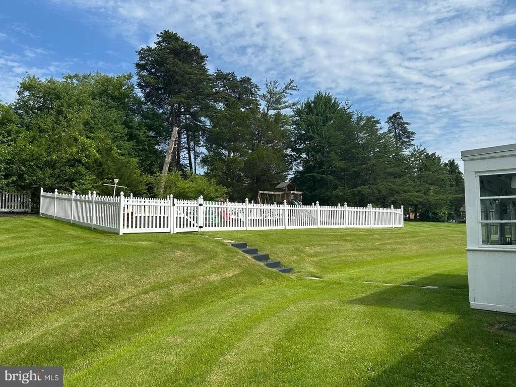 Photo of 10001 COUNSELMAN ROAD