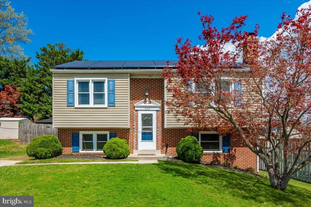 Photo of 223 TAMARACK WAY