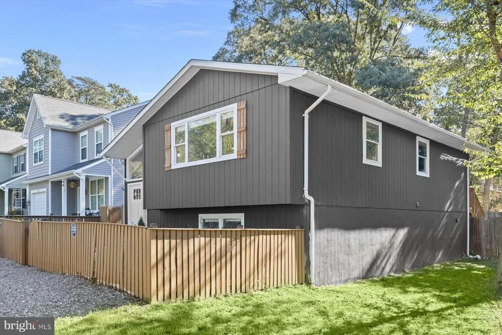 Photo of 579 WEST DRIVE