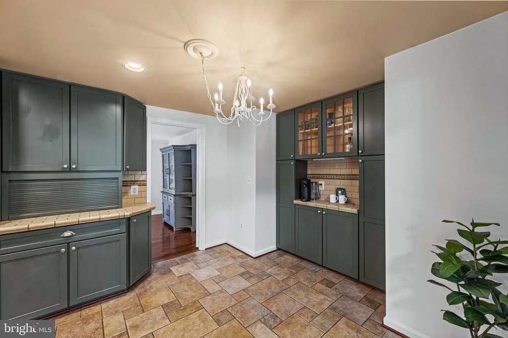 Photo of 6 STARLIGHT COURT
