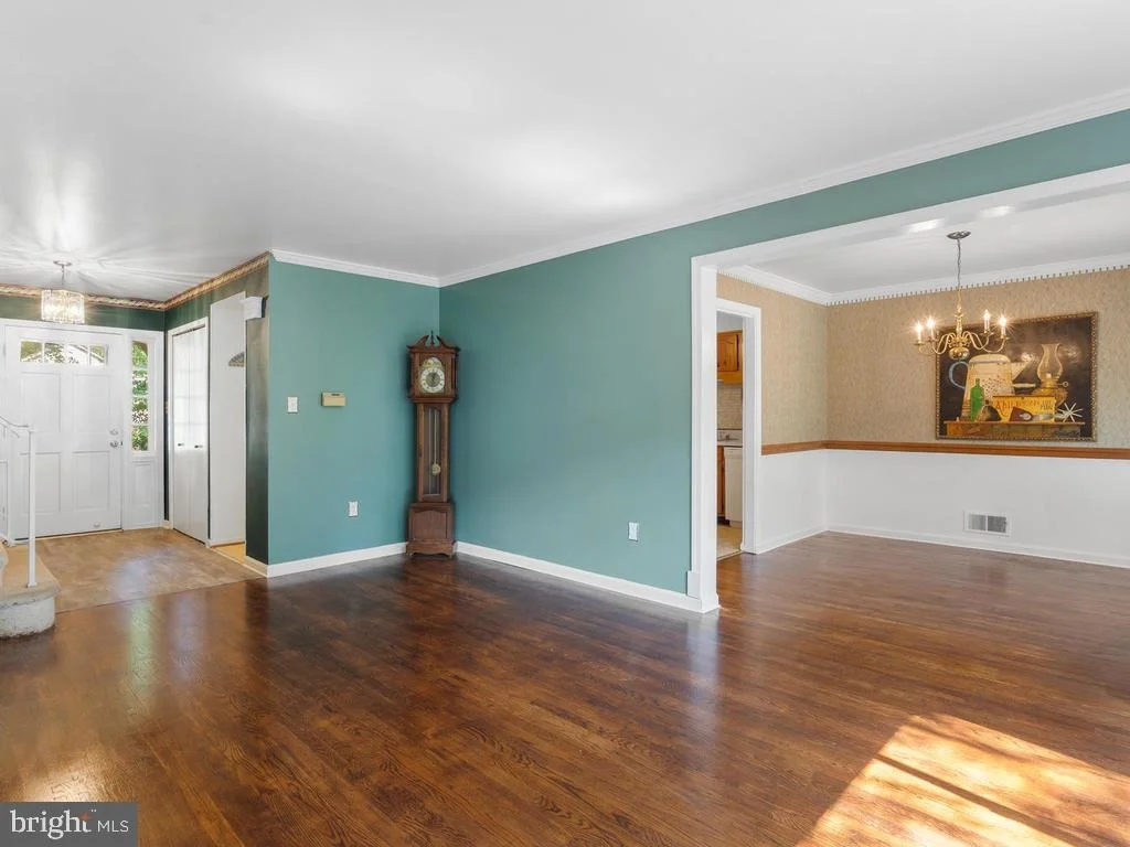 Photo of 19509 DUBARRY DRIVE