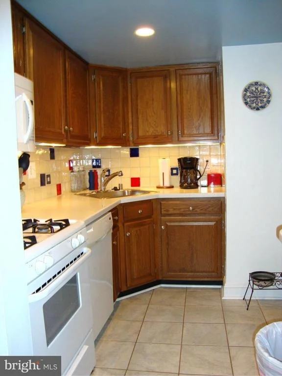 Photo of Unit 21C at 1429 NORTHGATE SQUARE