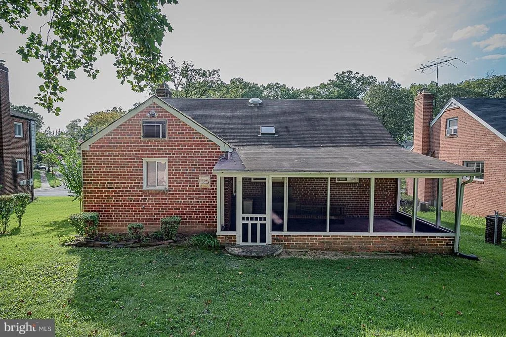 Photo of 2501 VALLEY WAY