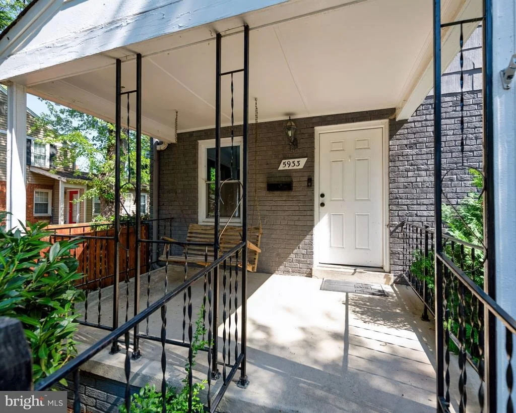 Photo of 5933 WILLIAMSBURG ROAD