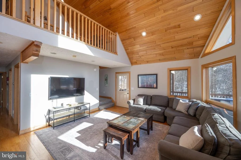 Photo of 723 PINNACLE DRIVE